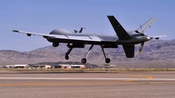 Lầu Năm Góc: "UAV Mỹ lao xuống biển Đen sau va chạm với tiêm kích Nga"