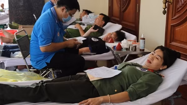 Hàng trăm CBCS Công an Bình Dương tham gia hiến máu