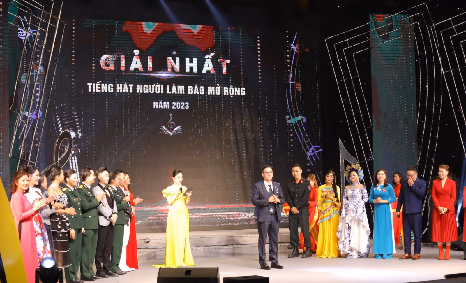 Trao giải cuộc thi Tiếng hát người làm báo mở rộng năm 2023 -0