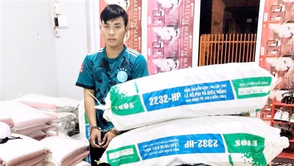 Vận chuyển thuốc lá lậu đi bỏ mối thì bị bắt