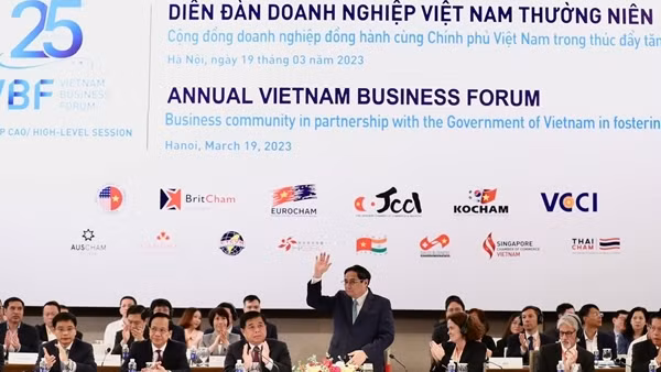 Thủ tướng dự Diễn đàn doanh nghiệp Việt Nam thường niên về tăng trưởng kinh tế xanh