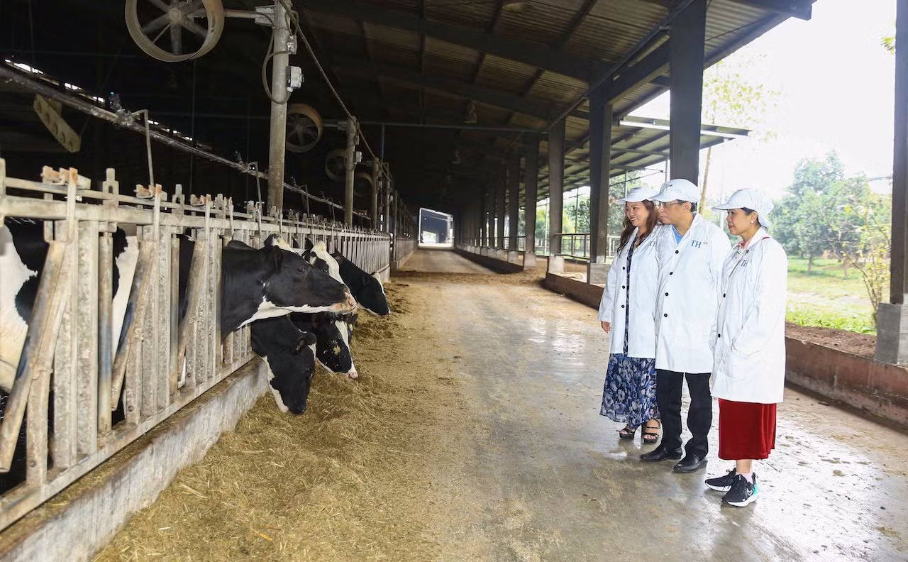 Đoàn công tác Báo CAND tham quan thực tế tại Tập đoàn TH True Milk -0