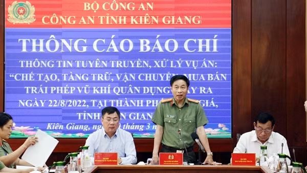 Chặn đứng "mầm họa" lợi dụng đường bưu chính