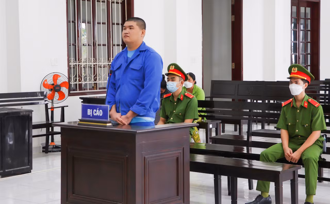bị cáo mùi hoàng phúc tại phiên tòa xét xử (1).jpg -0