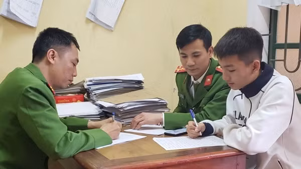 Phát hiện từ camera an ninh, xử phạt 14 đối tượng lạng lách, đánh võng