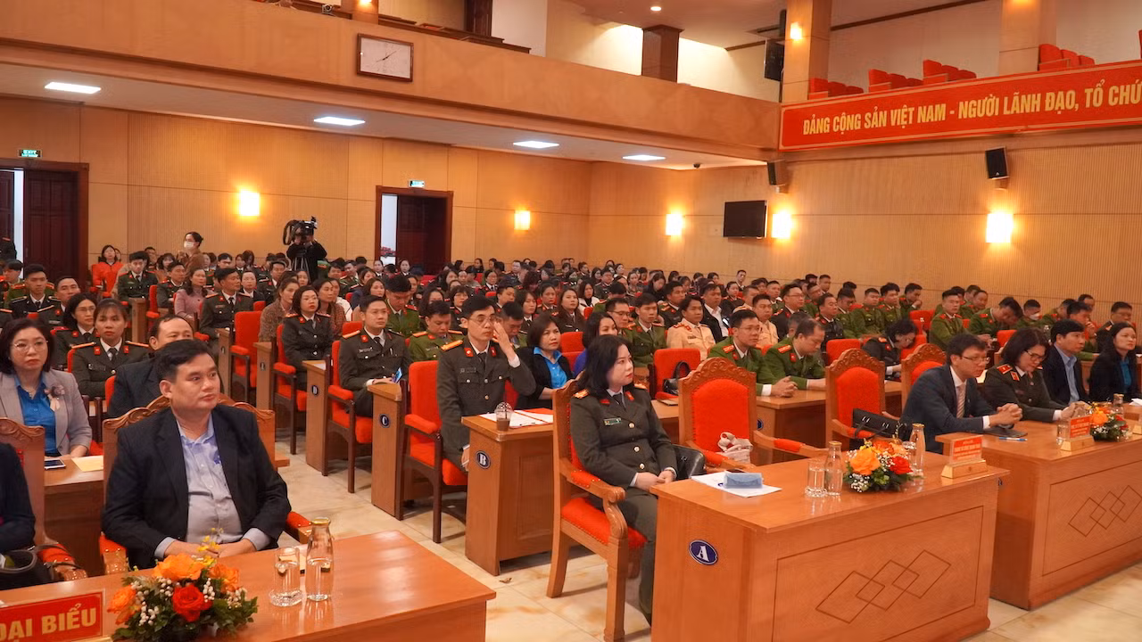 Học tập chuyên đề “Chủ tịch Hồ Chí Minh với tổ chức Công đoàn, công nhân và người lao động” -0