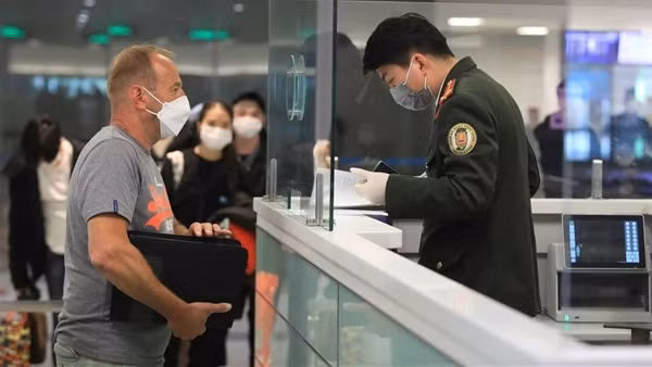 Nâng cao hiệu quả quản lý cư trú người nước ngoài tại Việt Nam