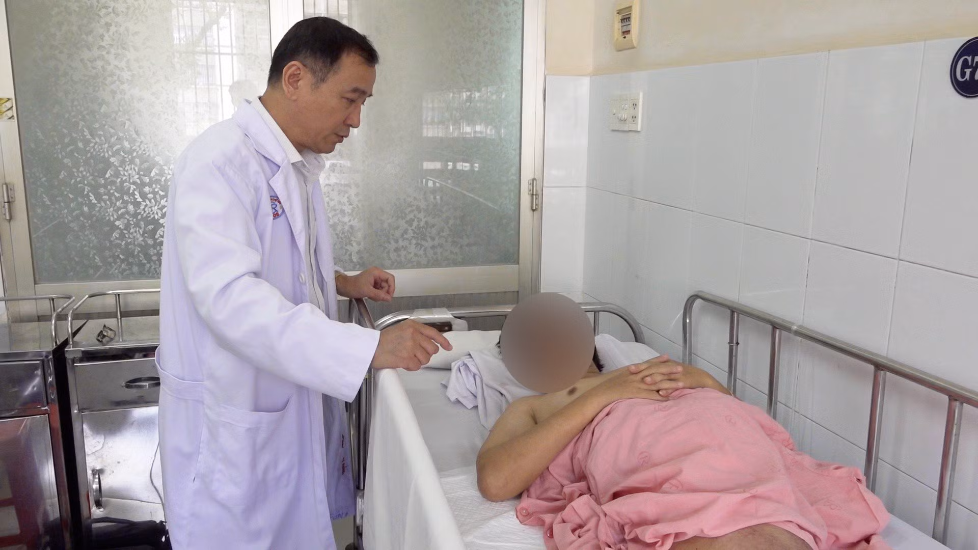 Kỳ tích 11 lần phẫu thuật cứu sống bệnh nhân “ngàn cân treo sợi tóc” -1