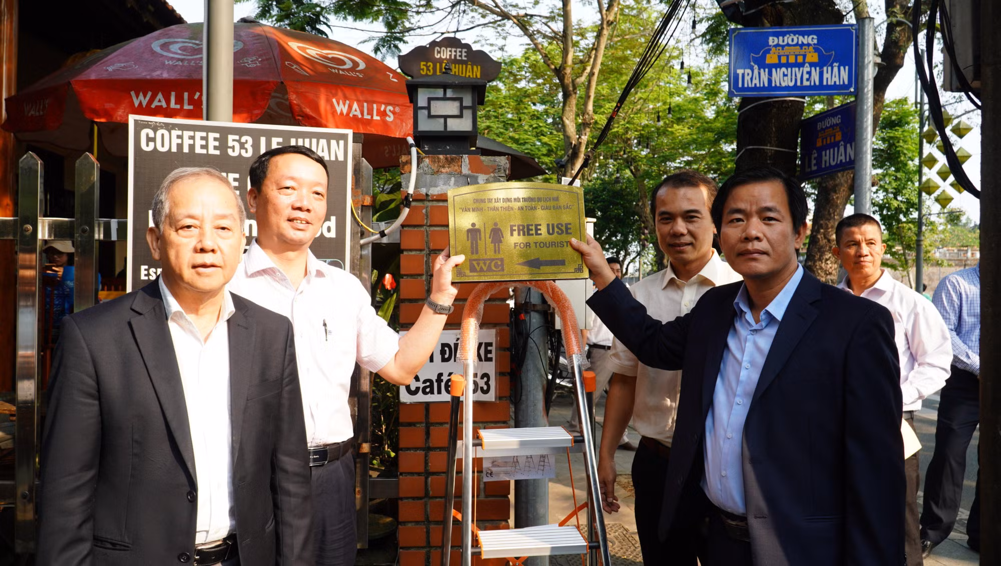 Xây dựng môi trường du lịch Huế “Văn minh - Thân thiện - An toàn - Giàu bản sắc” -0