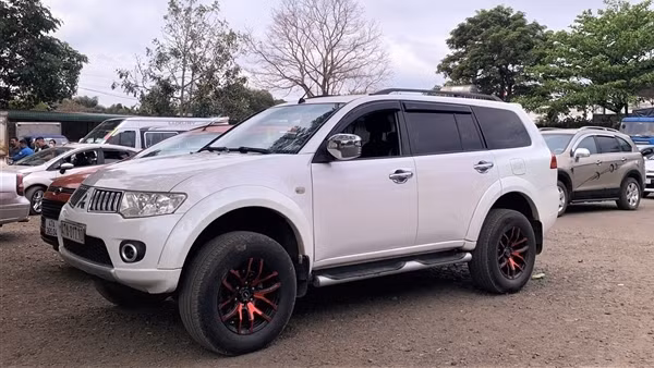 Đắk Lắk: Ô tô xếp hàng 3 ngày chưa đến lượt đăng kiểm