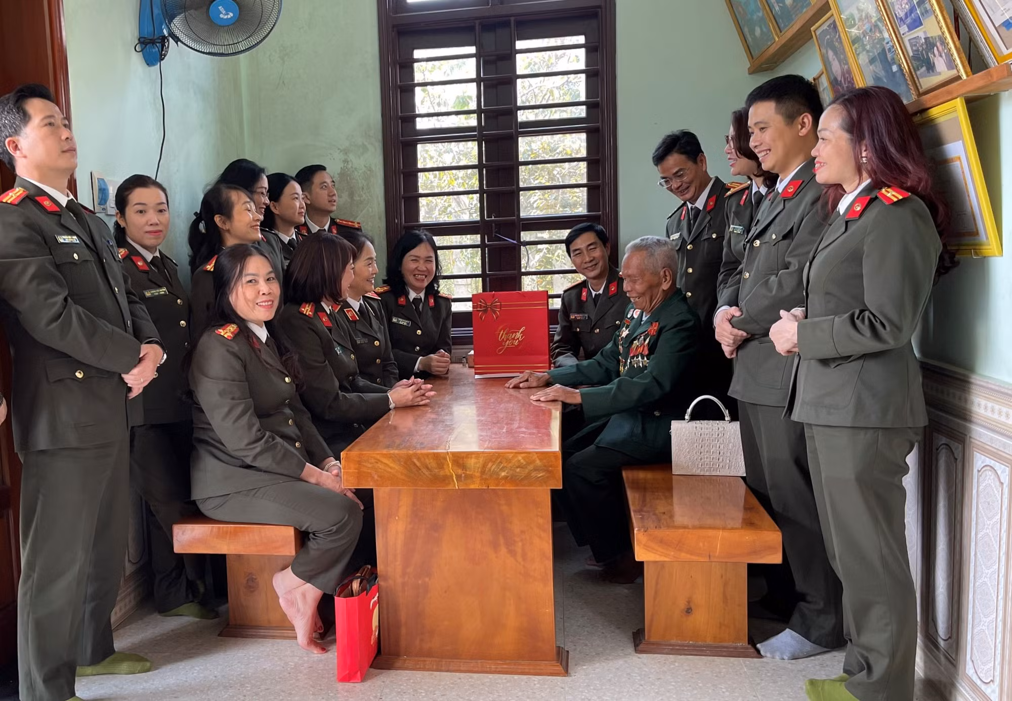 Cơ quan UBKT Đảng ủy Công an Trung ương tri ân người có công với cách mạng tại Thừa Thiên-Huế -0