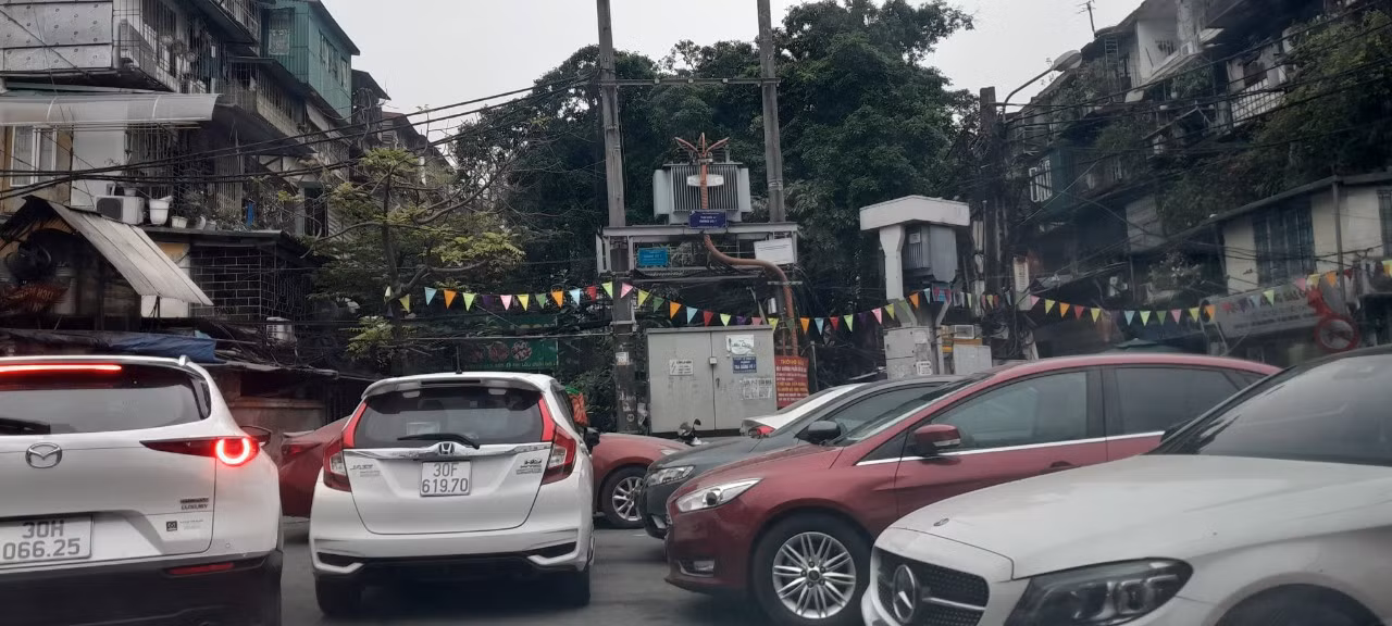Lập lại trật tự công cộng tại Hà Nội: Nỗ lực của cơ quan chức năng thôi chưa đủ -2