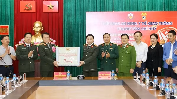 Bộ trưởng Lương Tam Quang kiểm tra công tác tại Công an tỉnh Quảng Ninh