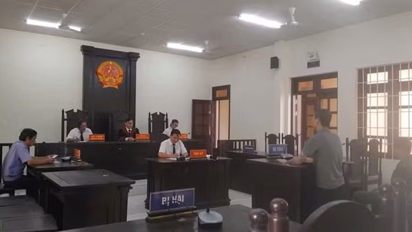 Phạt 9 năm tù kẻ xịt hơi cay, cướp xe mô tô
