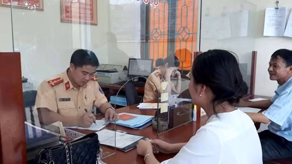 Bộ Công an đề xuất không giới hạn độ tuổi đăng ký xe
