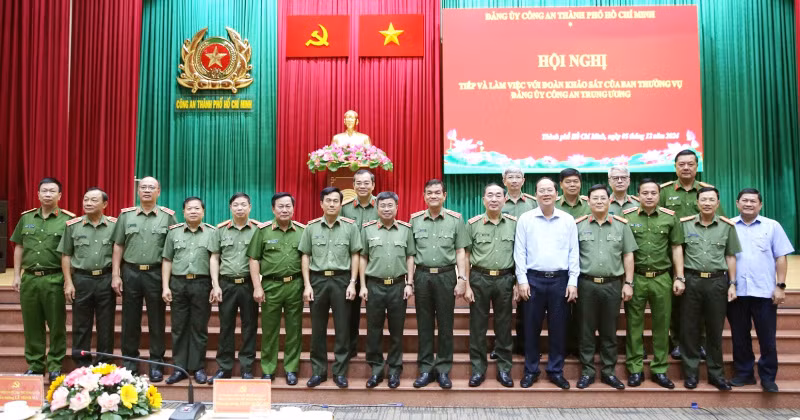 Đảng ủy Công an TP Hồ Chí Minh bám sát thực hiện các nghị quyết, chuẩn bị tốt cho đại hội Đảng các cấp -0