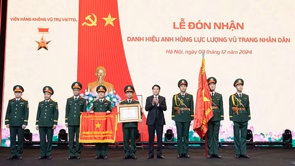Viện Hàng không vũ trụ Viettel đón nhận danh hiệu Anh hùng Lực lượng vũ trang nhân dân
