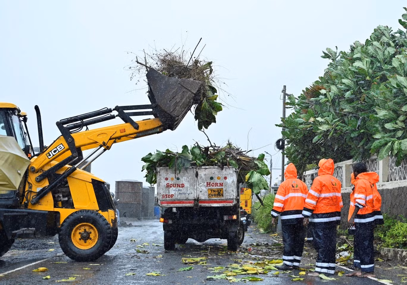 Bão Fengal càn quét khiến ít nhất 19 người thiệt mạng -0
