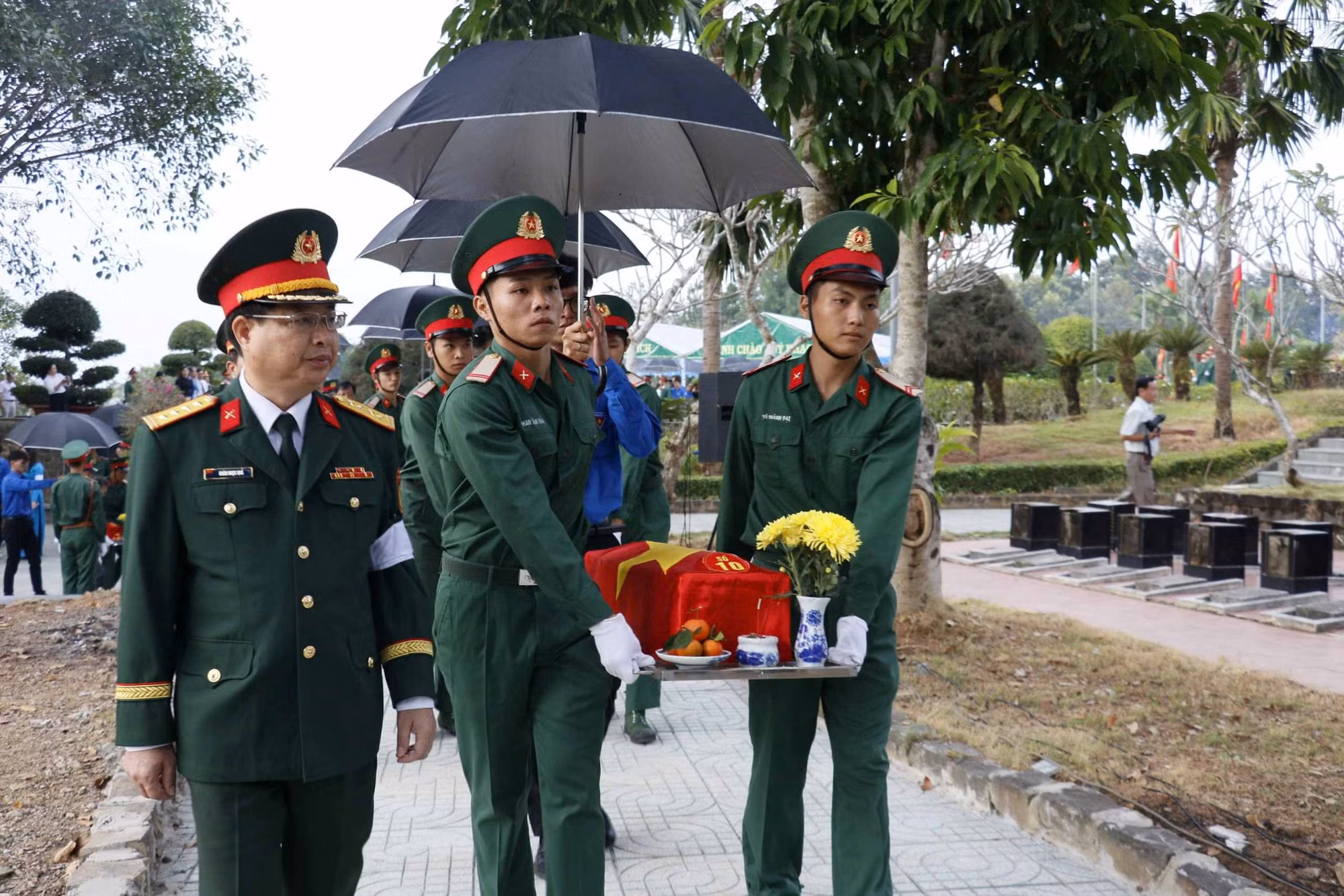 Tổ chức truy điệu và an táng 105 hài cốt liệt sỹ tại Bình Phước -0