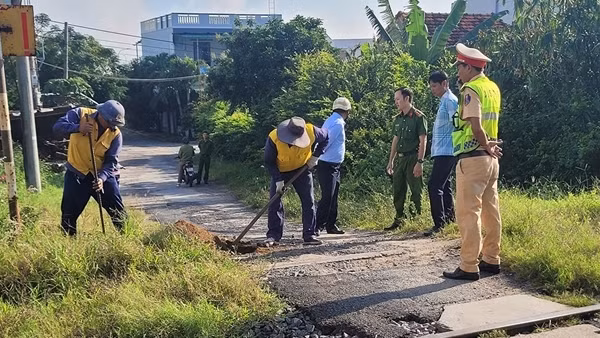Nỗi lo lối đi tự mở trên tuyến đường sắt Phú Khánh
