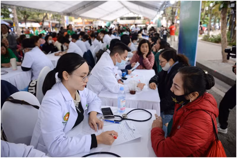 Manulife lần thứ 2 mang chương trình khám sức khỏe cộng đồng đến Hà Nội -0