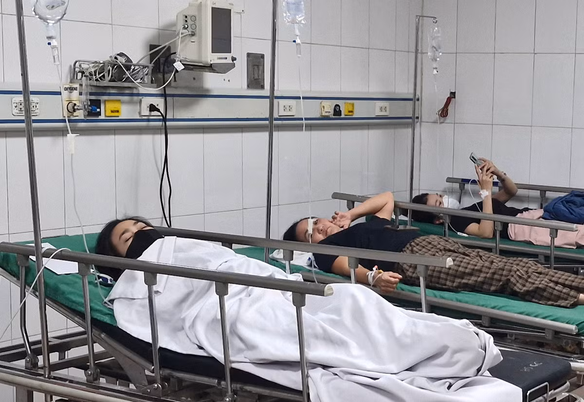 Điều tra nguyên nhân vụ nghi ngộ độc thực phẩm làm nhiều công nhân nhập viện -0