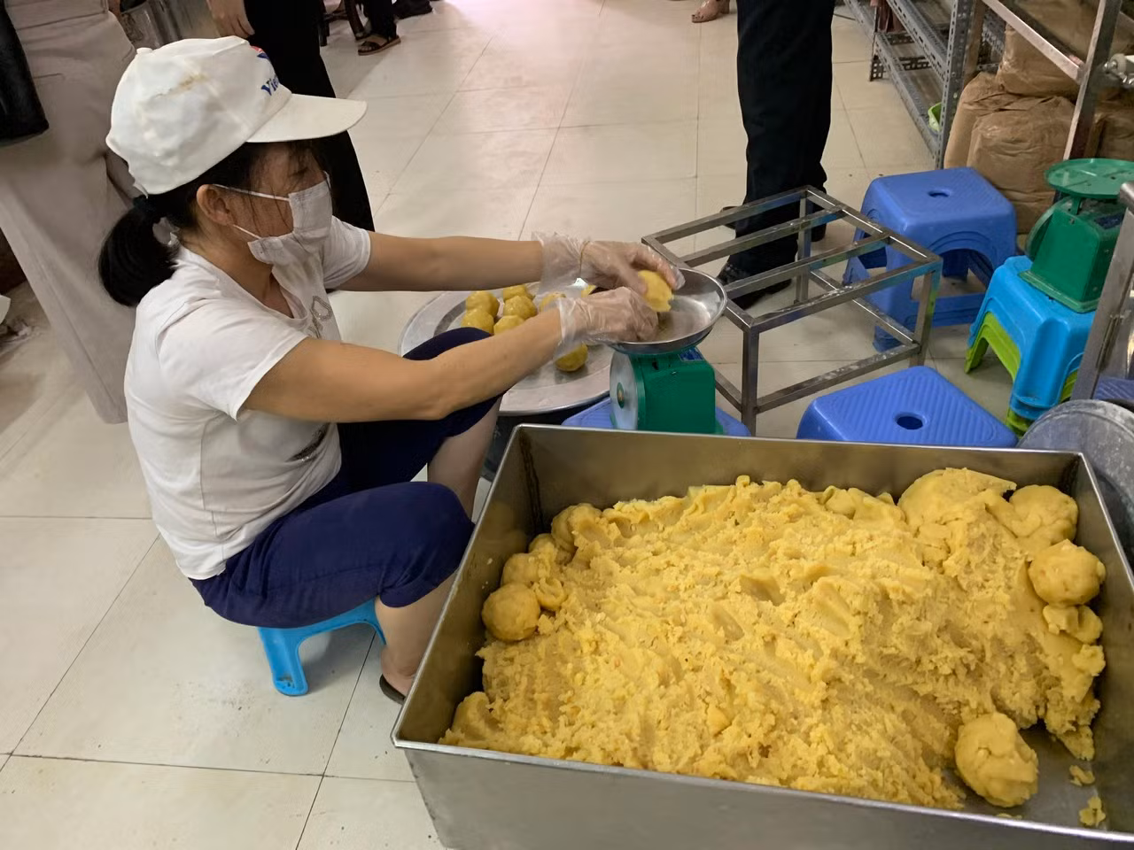 Nhiều loại thực phẩm bị nhiễm vi khuẩn salmonella bởi quá trình chế biến không đảm bảo vệ sinh.