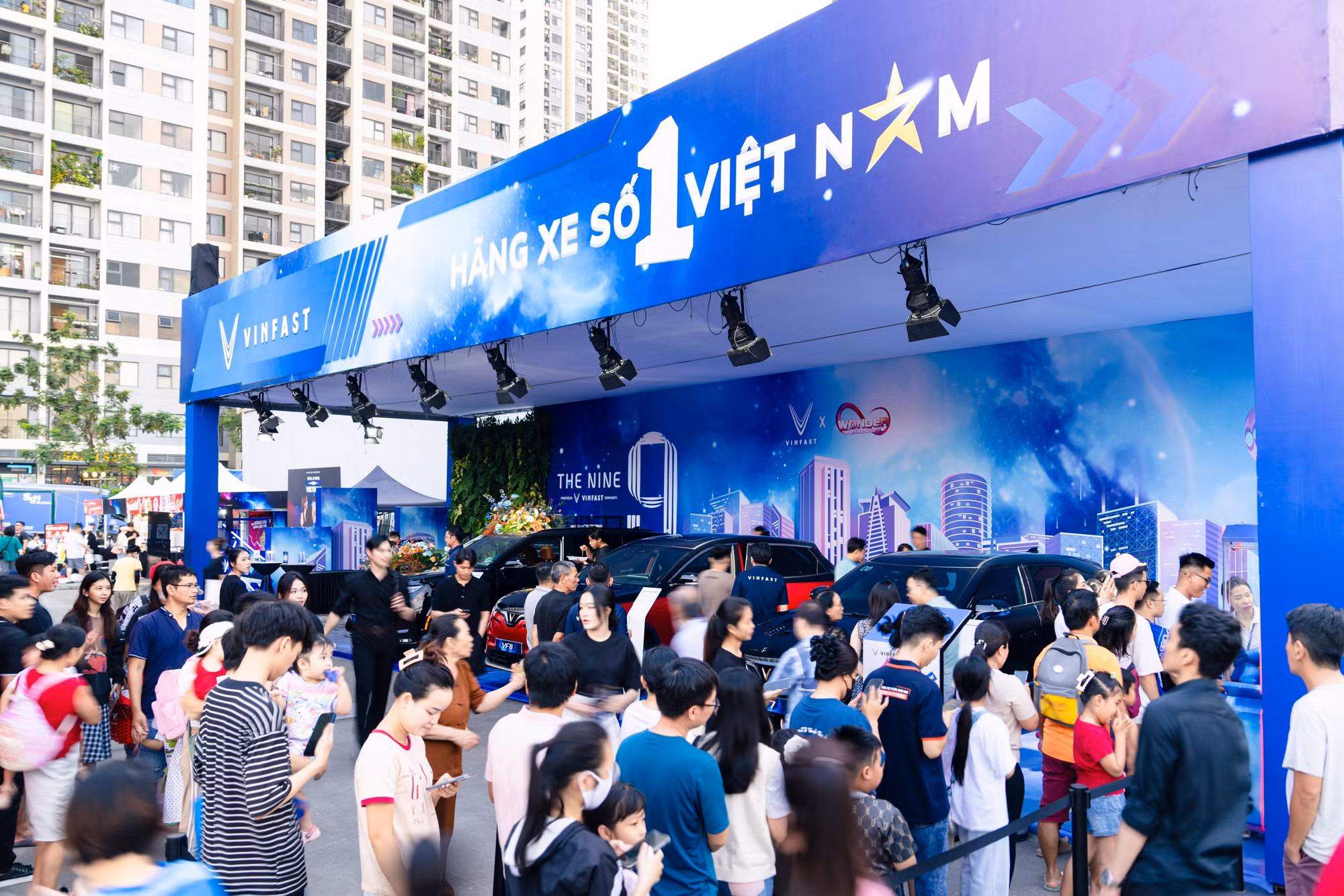 Vinhomes Grand Park đông kín fan chờ đón siêu nhạc hội&nbsp;8WONDER Winter -0