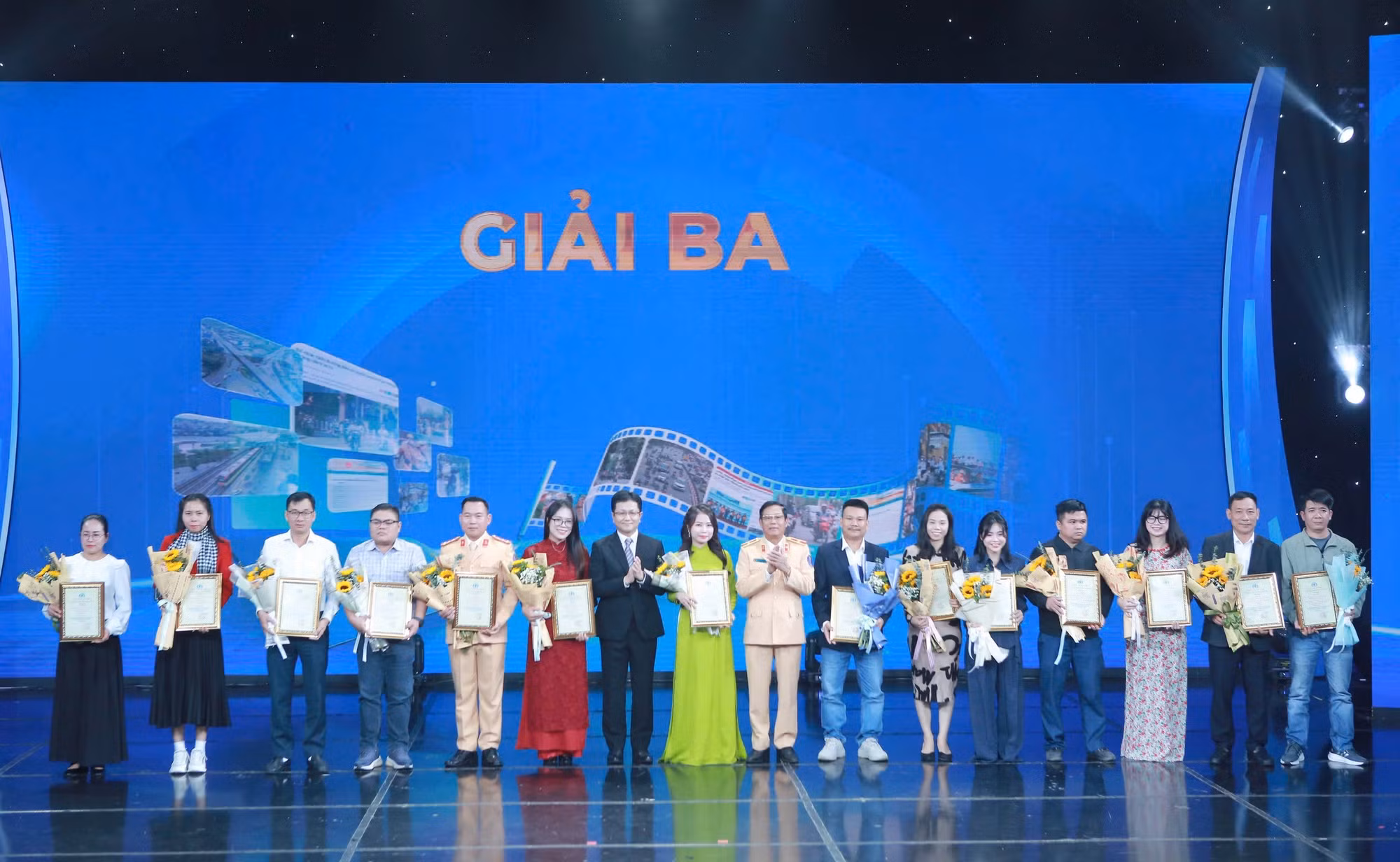 Báo Công an Nhân dân đạt giải Ba cuộc thi Báo chí tuyên truyền về An toàn giao thông -0