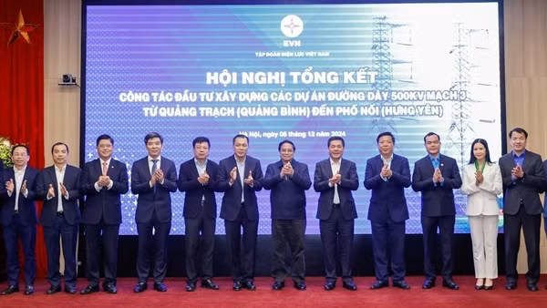 Thủ tướng Phạm Minh Chính: Ngành Điện lực cần có các dự án mang tính xoay chuyển tình thế