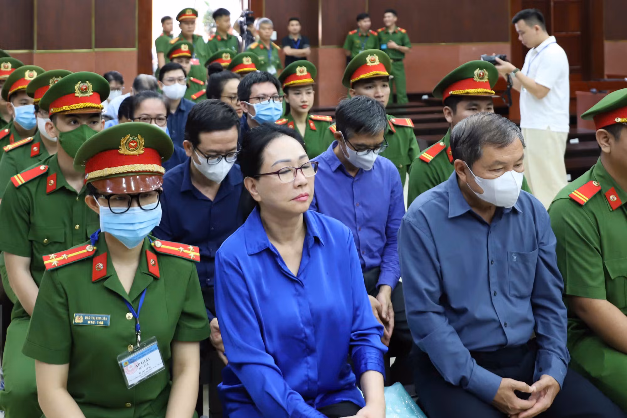 Chồng và cháu gái bị cáo Trương Mỹ Lan được giảm án -0