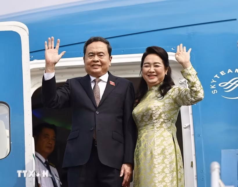 Chủ tịch Quốc hội và Phu nhân lên đường thăm chính thức Singapore và Nhật Bản -0