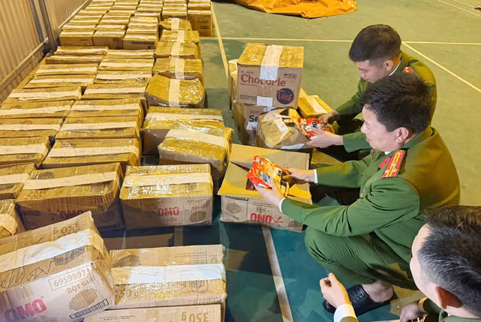 Công an huyện Như Xuân bắt giữ trên 3 tấn hàng giả -0