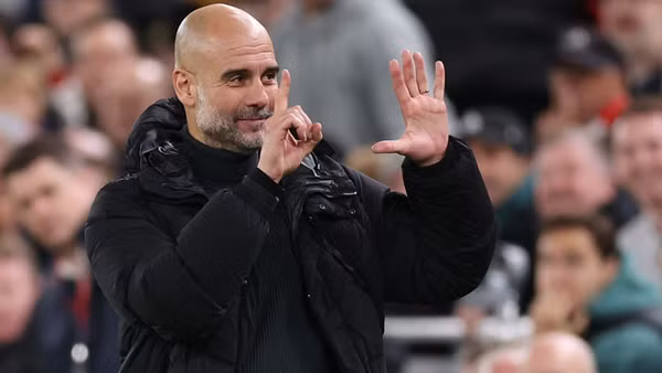 Để thua, Pep Guardiola có hành động bất ngờ đáp trả cổ động viên Liverpool