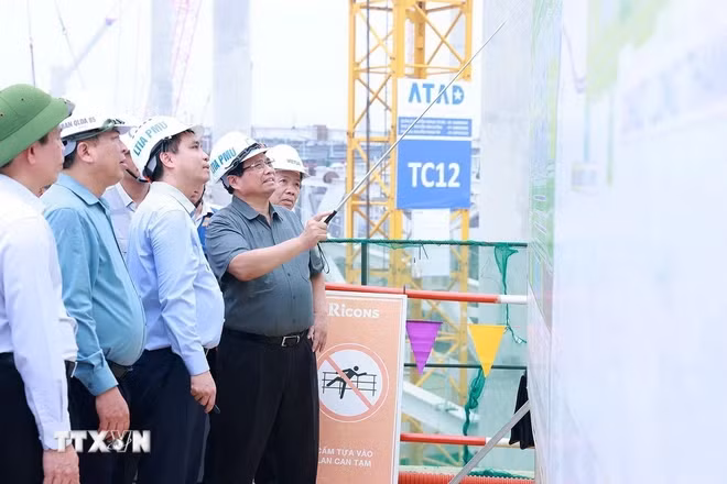 Thủ tướng Phạm Minh Chính kiểm tra tiến độ thi công Dự án Cảng hàng không quốc tế Long Thành.