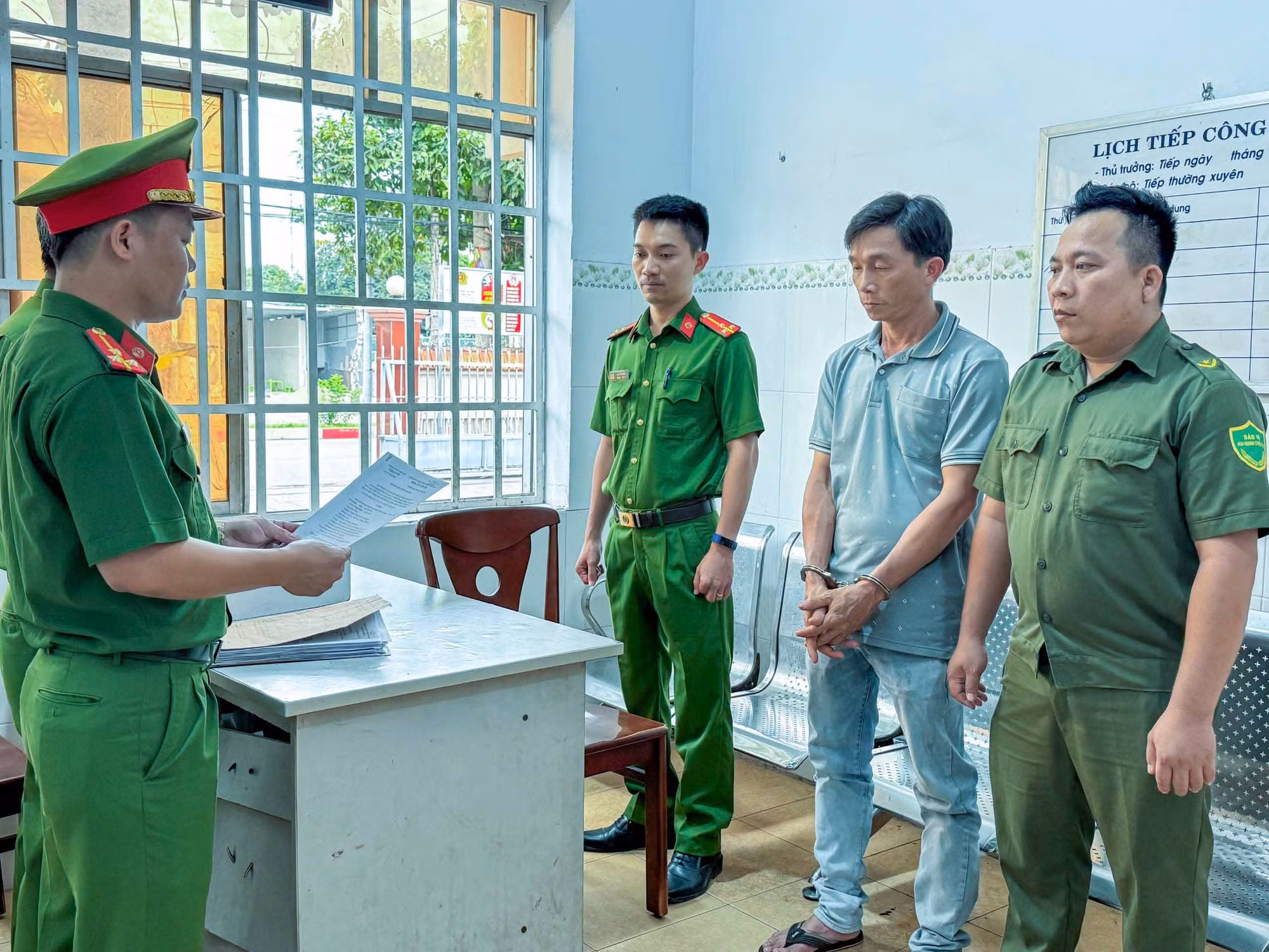 Bắt giam tài xế xe đầu kéo gây tai nạn liên hoàn với 7 ô tô trên QL 51 -0