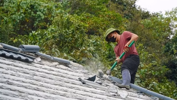 Phá dỡ khu biệt thự xây trái phép trên đất quốc phòng