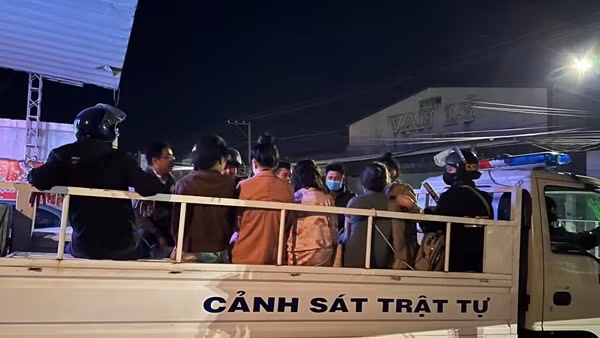 Bị tước giấy phép, Karaoke Happy vẫn lén lút làm “động bàn tơ”