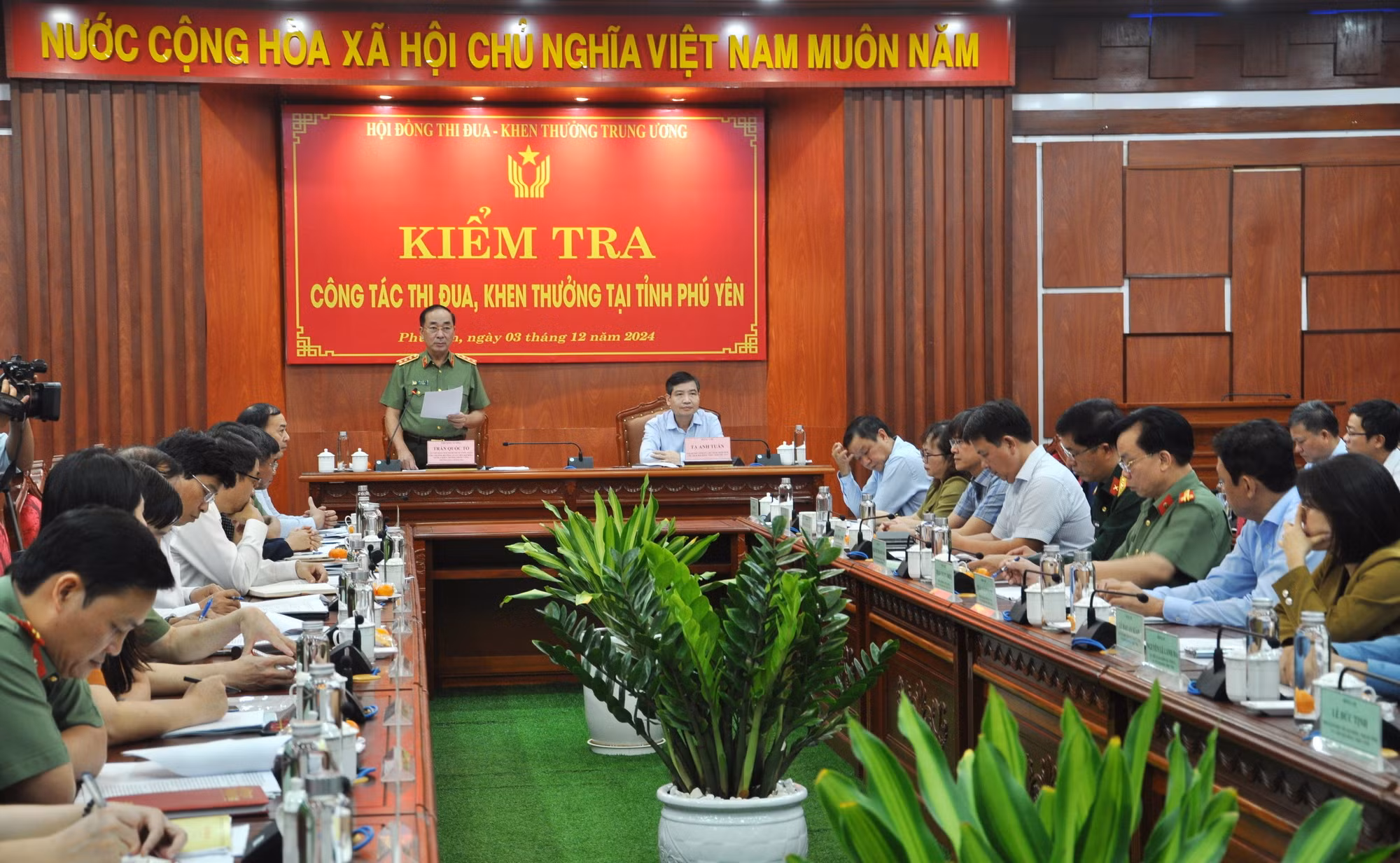 Thứ trưởng Trần Quốc Tỏ kiểm tra công tác thi đua, khen thưởng tại Phú Yên -0