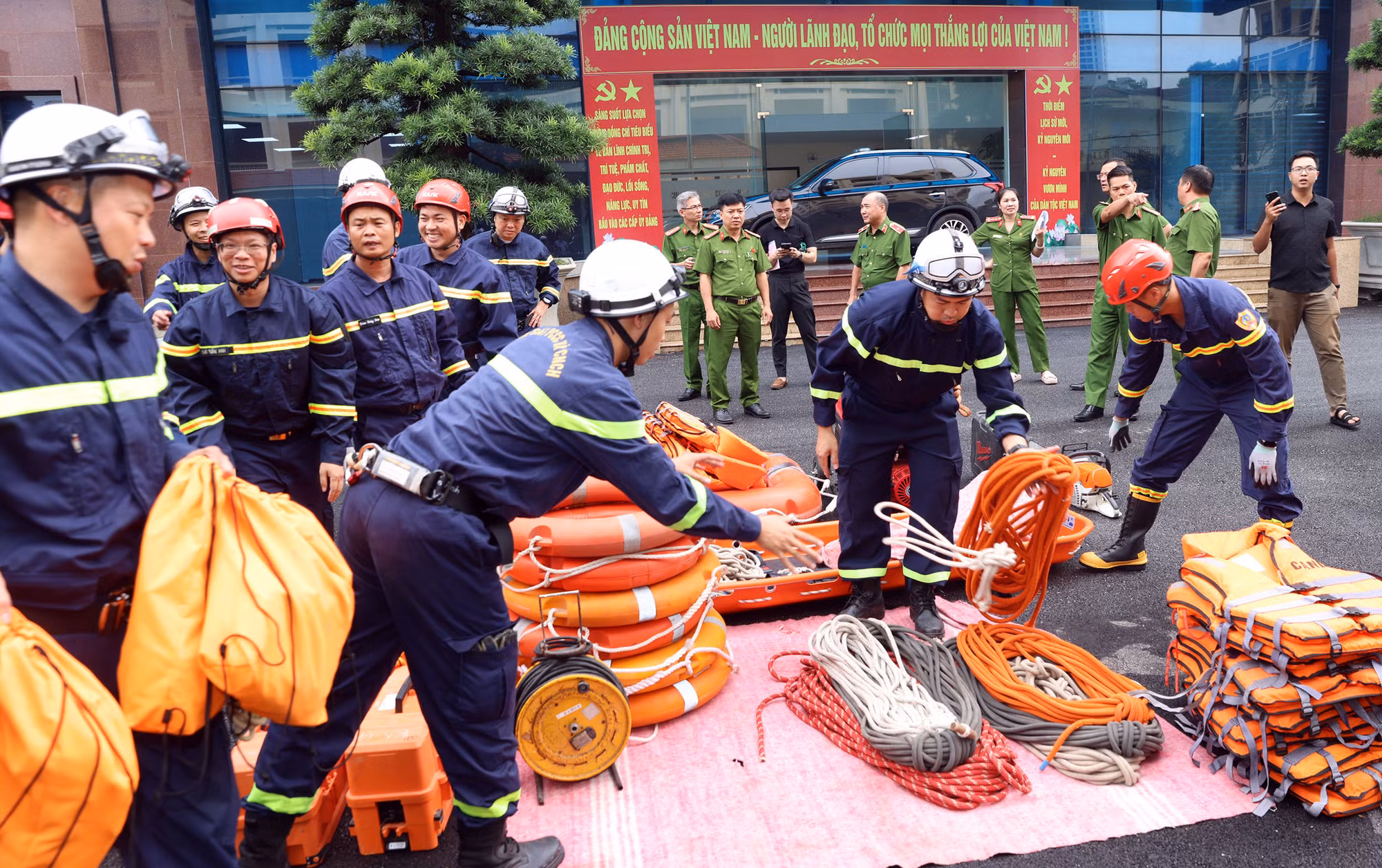 Lực lượng PCCC và CNCH khẩn trương chi viện Tuyên Quang -0