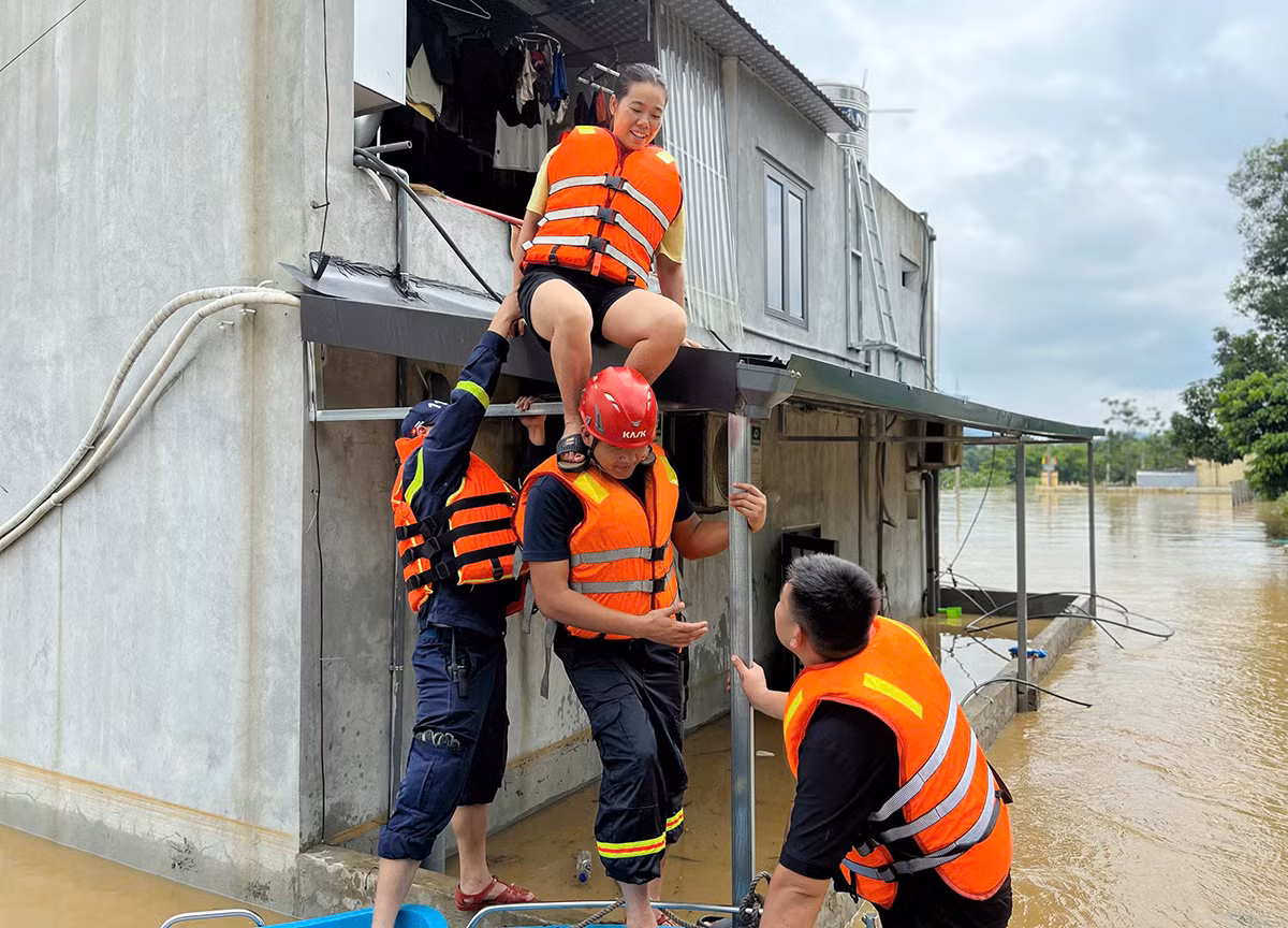 Nhanh chóng dọn dẹp, giúp nhân dân sớm ổn định cuộc sống -0