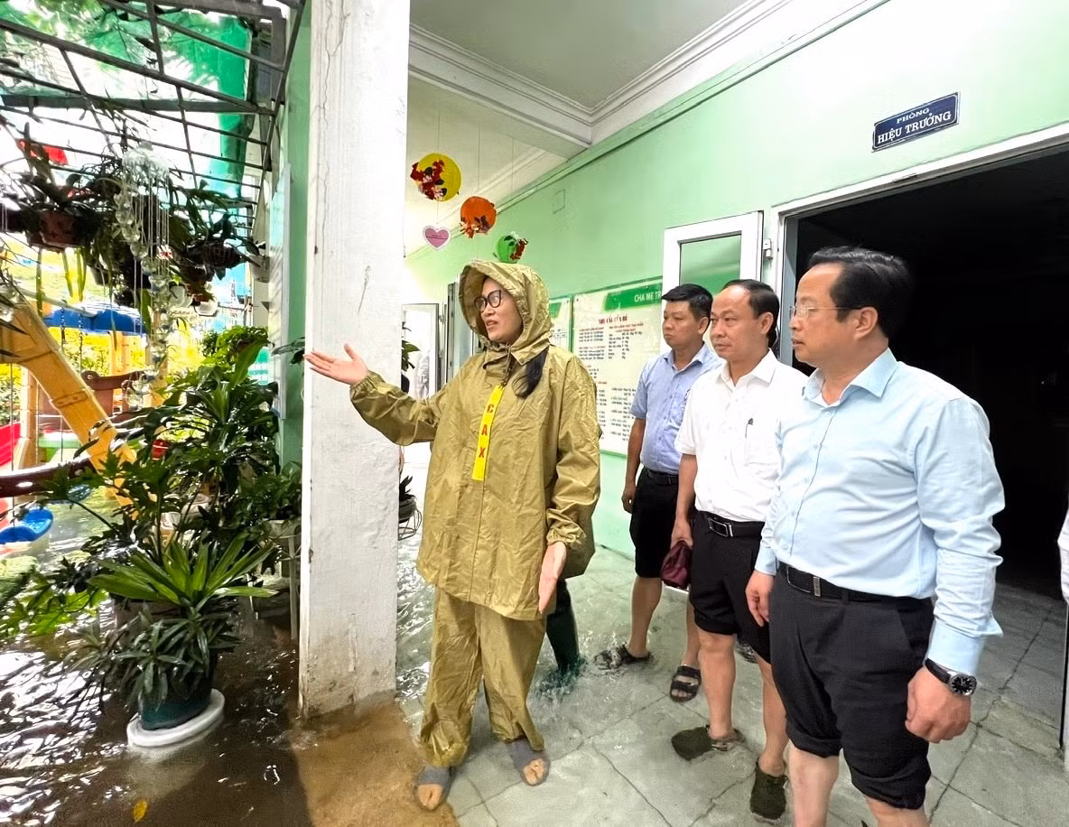 Mưa lớn gây ngập nặng, Hà Nội linh hoạt chuyển trạng thái sang dạy học trực tuyến -0