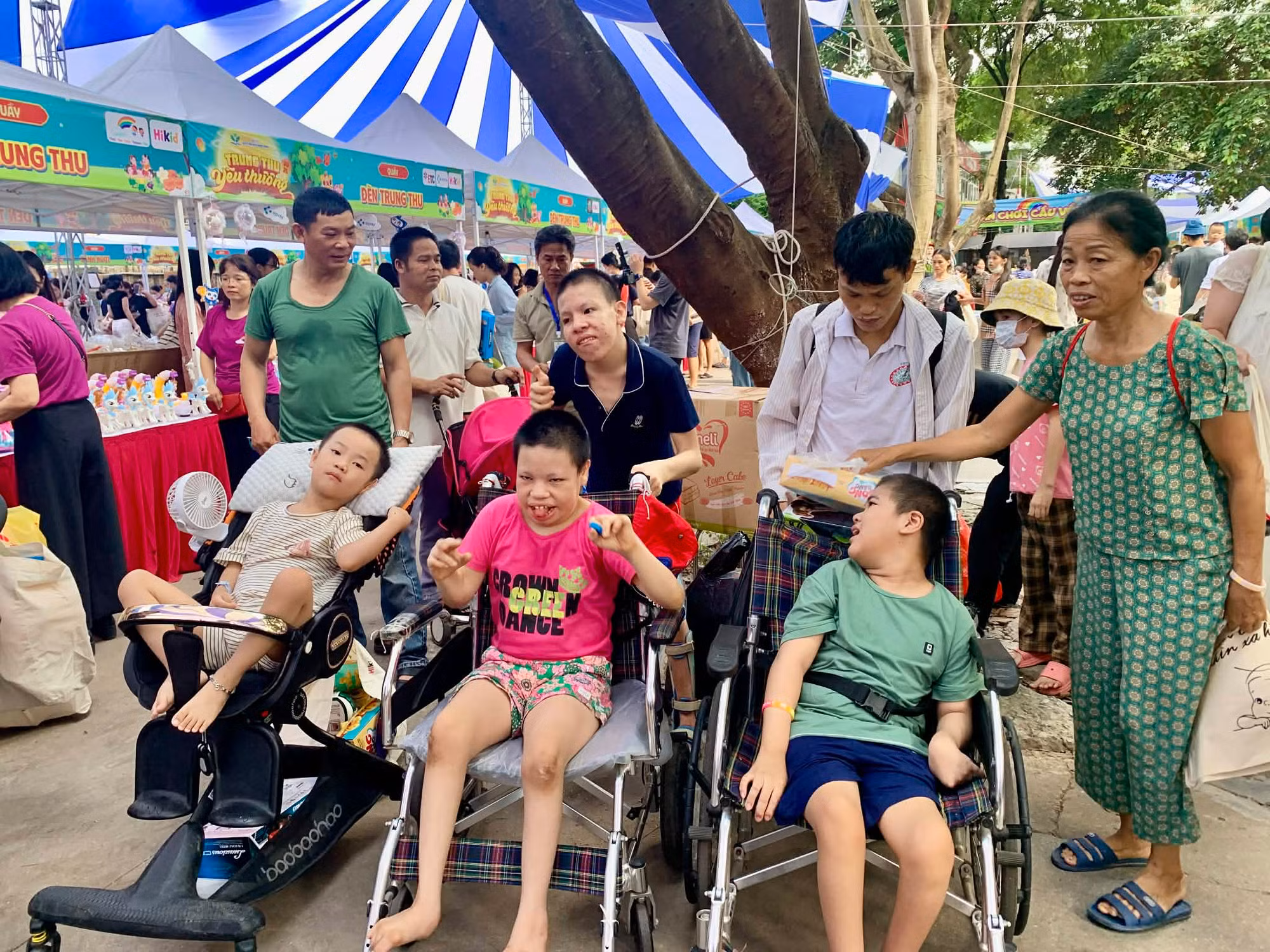Mang Trung thu yêu thương đến với hàng nghìn bệnh nhi -0