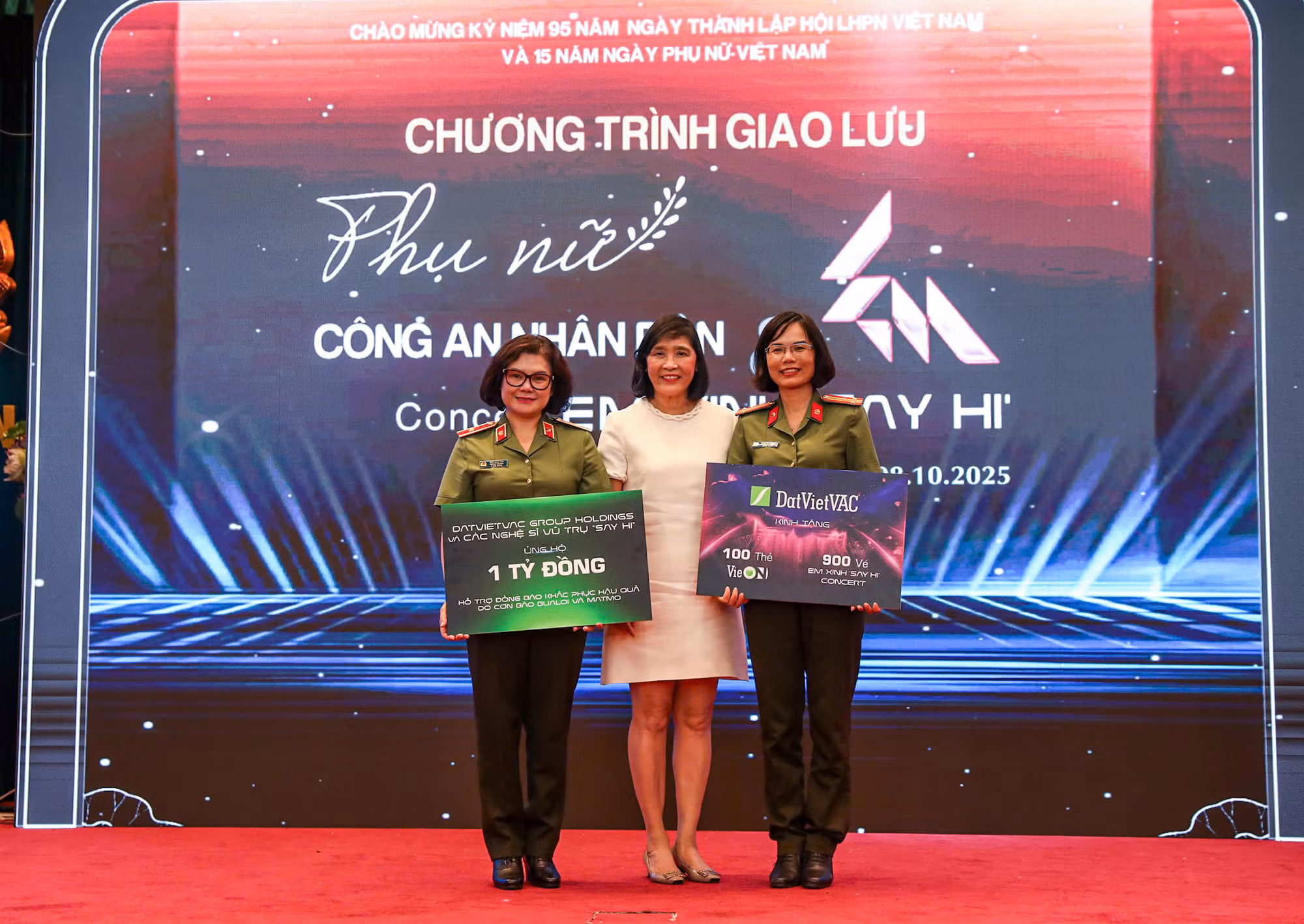 Giao lưu “Phụ nữ CAND và Concert Em Xinh Say Hi” -0