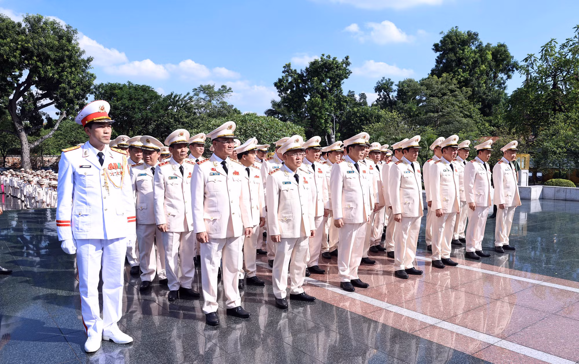Đoàn đại biểu Đảng ủy Công an Trung ương, Bộ Công an vào Lăng viếng Bác -1