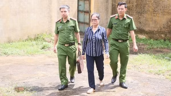 Nữ cán bộ ngân hàng sa lưới sau 30 năm lẩn trốn