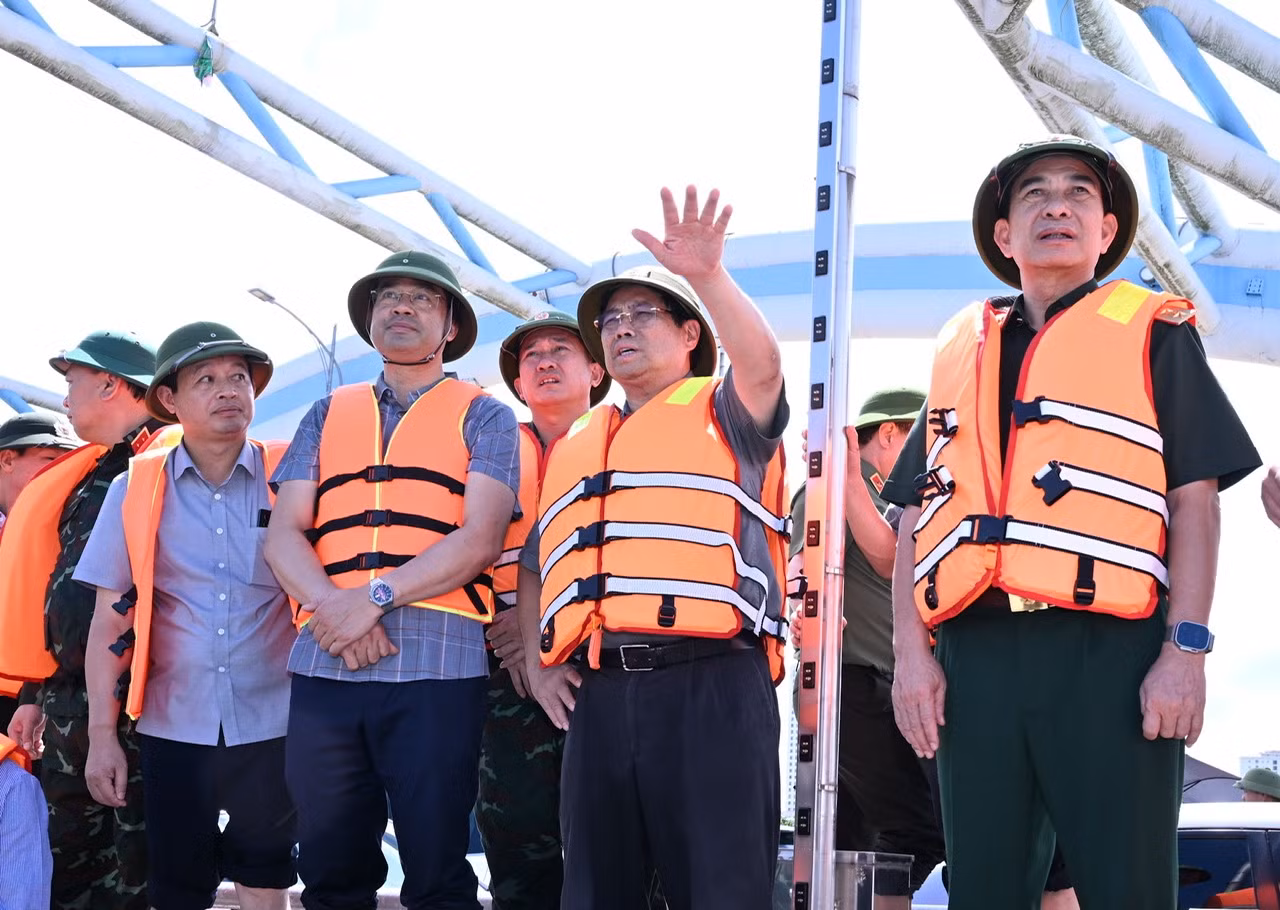 Thủ tướng Phạm Minh Chính thị sát tình hình, thăm hỏi người dân Thái Nguyên bị ảnh hưởng bão số 11 -0