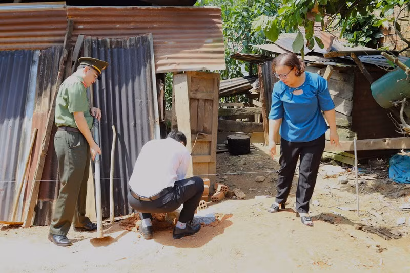 Công an Lâm Đồng khởi công xây nhà cho hộ nghèo vùng dân tộc thiểu số -0