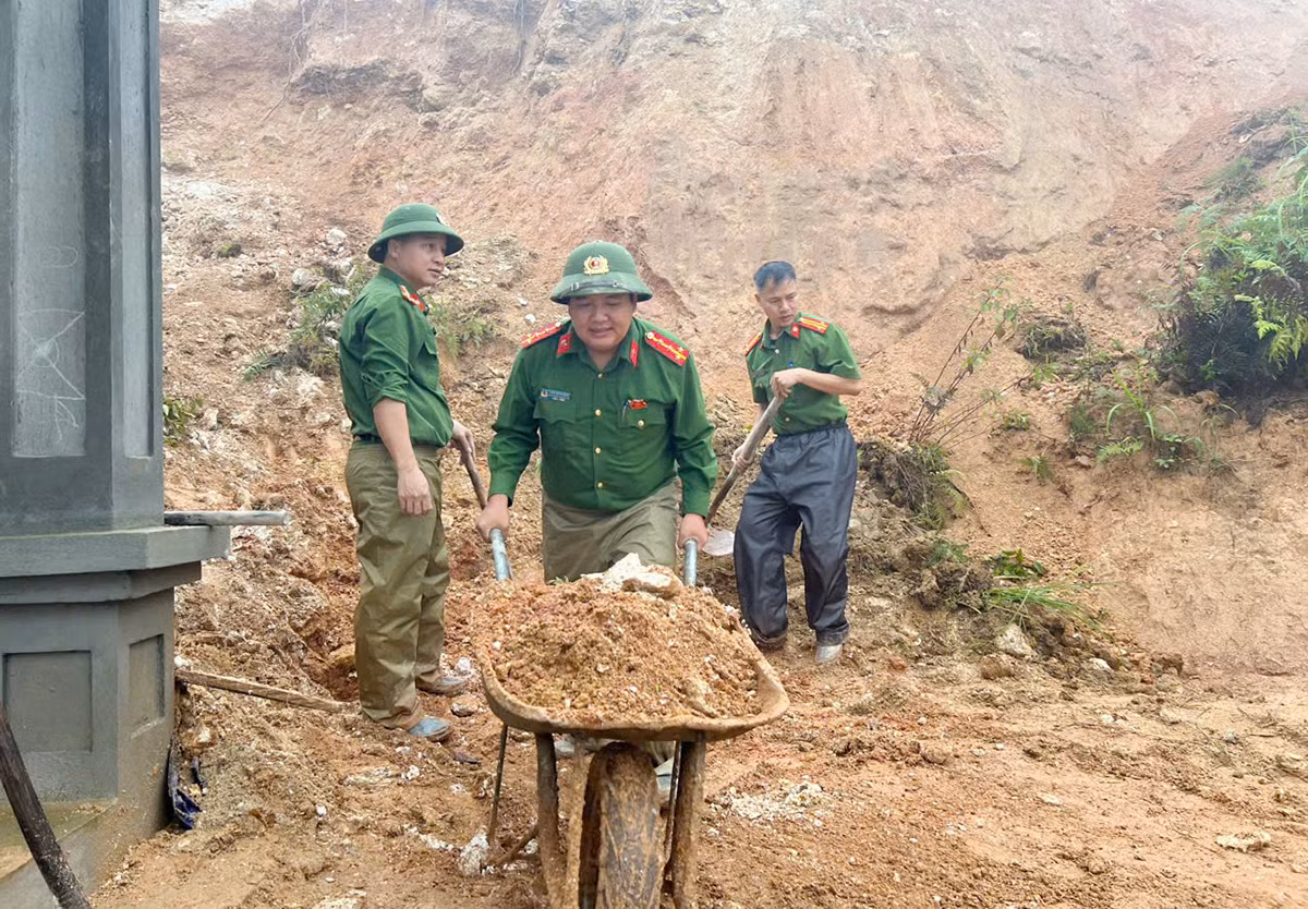 Nhanh chóng dọn dẹp, giúp nhân dân sớm ổn định cuộc sống -0