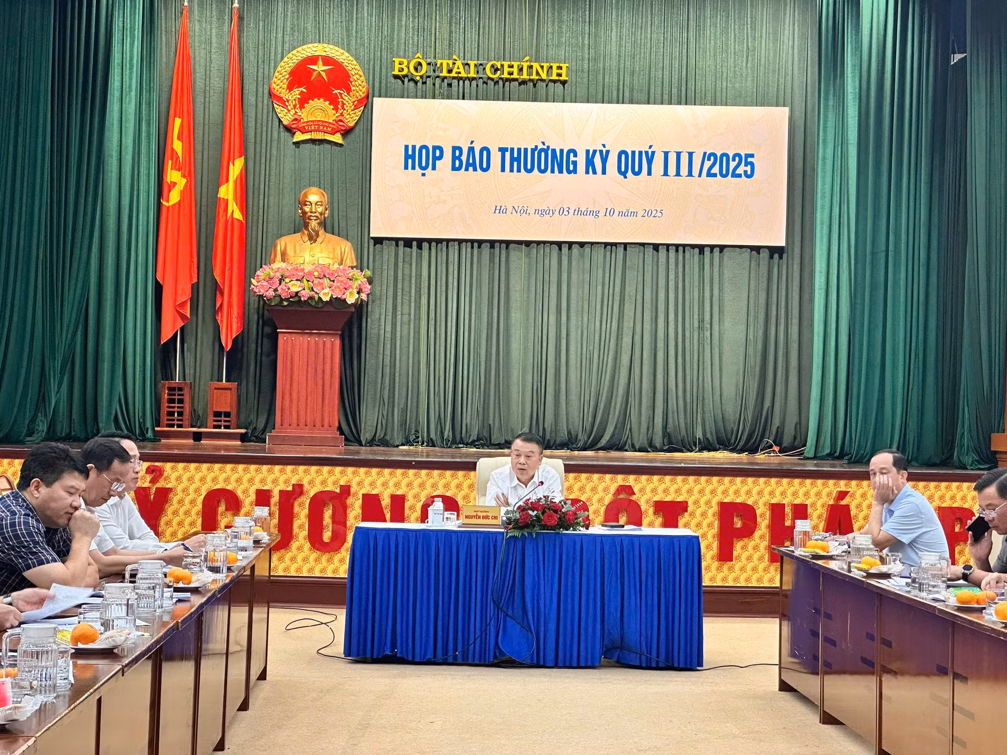 Ngân sách nhà nước thu hơn 1,9 triệu tỷ đồng -0